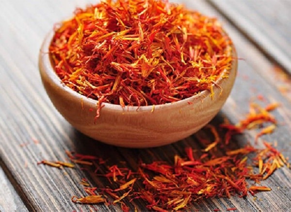 Saffron filaments are bright red in color with a slightly paler tip, more like red-orange